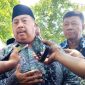 Bupati Jombang, H Warsubi saat diwawancarai.