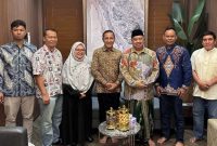 Pagerijo (Paguyuban Arek Jombang) saat bersilaturahmi ke kediaman Bupati Jombang H Warsubi di sela-sela open house.