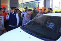 Kapolri Jendral Pol Listyo Sigit Prabowo saat menemui pemudik.