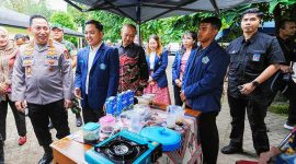 Kapolri Jenderal Listyo Sigit Prabowo saat menghadiri pembukaan pekan orientasi Himpunan Mahasiswa Buddhis Indonesia (Hikmahbudhi) ke-12 di Yogyakarta, Jumat (18/4/2025).