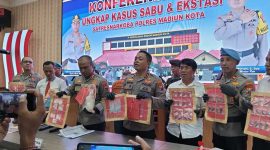Konferensi pers kasus narkoba dengan barang bukti 1,164 kilogram sabu-sabu dan 243 pil ekstasi di Polres Madiun Kota