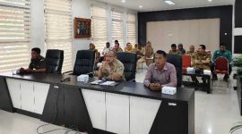 Pemkab Jombang mengikuti arahan Pemerintah Pusat dalam Rapat Koordinasi Inflasi, yang juga membahas pembangunan Sekolah Unggul Garuda Baru melalui aplikasi Zoom, di Media Center Kantor Pemkab Jombang, pada Senin (14/4/2025) pagi.