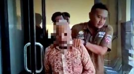 Terduga pelaku tindak pidana pembacokan atas 3 warga, saat diamankan di Polres Bojonegoro.