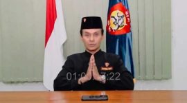 tangkapan layar KRAT Drs Bambang Sunarja MA  memberi imbauan dalam video streaming.