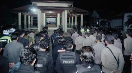 Polres Jombang melaksanakan engamanan jalur kepulangan warga Ikatan Keluarga Silat Putra Indonesia (IKS-PI) Kera Sakti yang melintas di wilayah Jombang