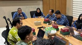Rapat koordinasi tindak lanjut yang membahas tentang studi komparasi teknis pemanfaatan Peta GIS untuk pemutakhiran PBB-P2 dan BPHTB di kantor Bapenda Jombang , Kamis (17/4/2025).