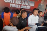 Suasana rilis kasus pengeroyokan yang berlangsung di Polres Jombang, Jawa TImur.