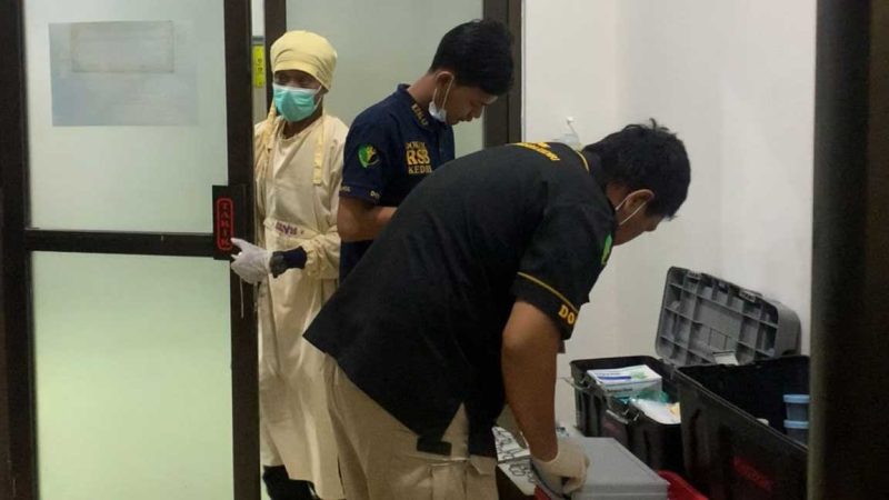 Suasana ruang autopsi jenazah RSUD Jombang.