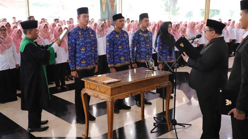 Prosesi Bupati Jombang H Warsubi melantik 431 Calon Aparatur Sipil Negara (CASN) Pemkab Jombang di Pendopo setempat, Jumat (02/5/2025) siang. 