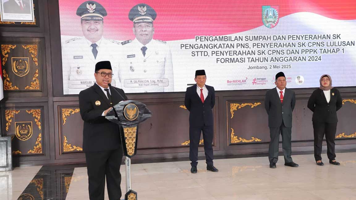 Bupati Jombang H Warsubi Lantik Ratusan CASN, Ada Keharuan Menyertainya 1 bupati jombang lantik 431 CASN di pendopo