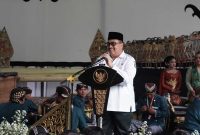 Bupati Jombang H Warsubi saat peluncuran program Belajar Wayang Bersama Abah Warsubi di Sekolah Dasar Negeri (SDN) Jombatan 3, Kecamatan/Kabi[aten Jombang, Rabu (14/5/2025).