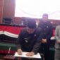 Bupati Jombang H Warsubi menandatangani nota persetujuan pengesahan Raperda menjadi Perda usai sidang paripurna di DPRD Jombang.