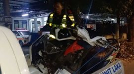 Dua motor matik yang terlibat kecelakaan di jalan Desa Gempollegundi, Kecamatan Gudo, Kabupaten Jombang, diamankan petugas kepolisian. 