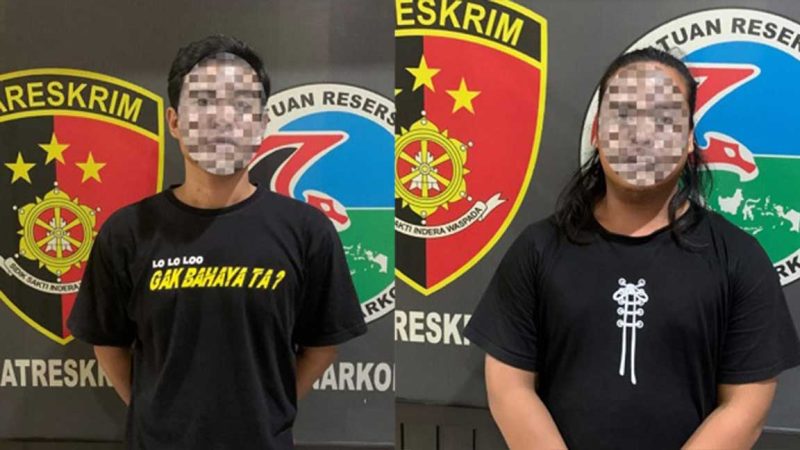 Dua pelaku utama kasus pengeroyokan yang dikenali korban yakni MFR (20) dan PA (27), saat diamankan di Polsek Lamongan Kota.
