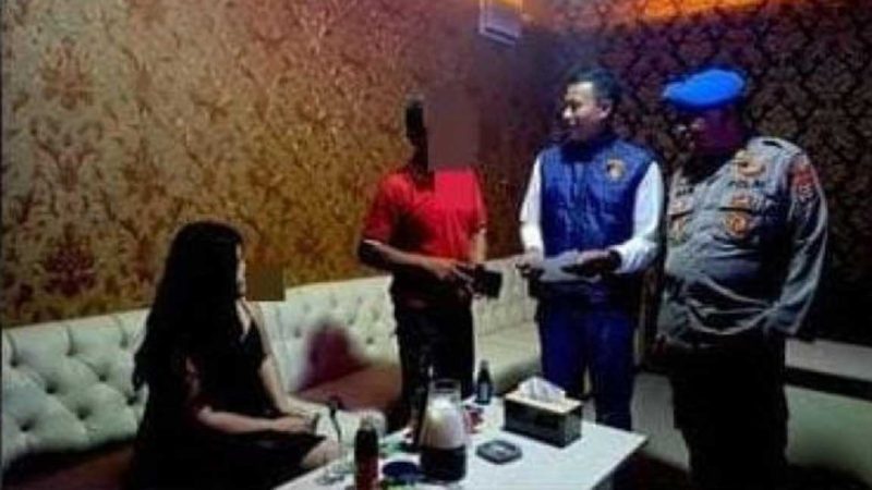 Petugas gabungan saat merazia eks lokalisasi Guyangan, Kabupaten Nganjuk.