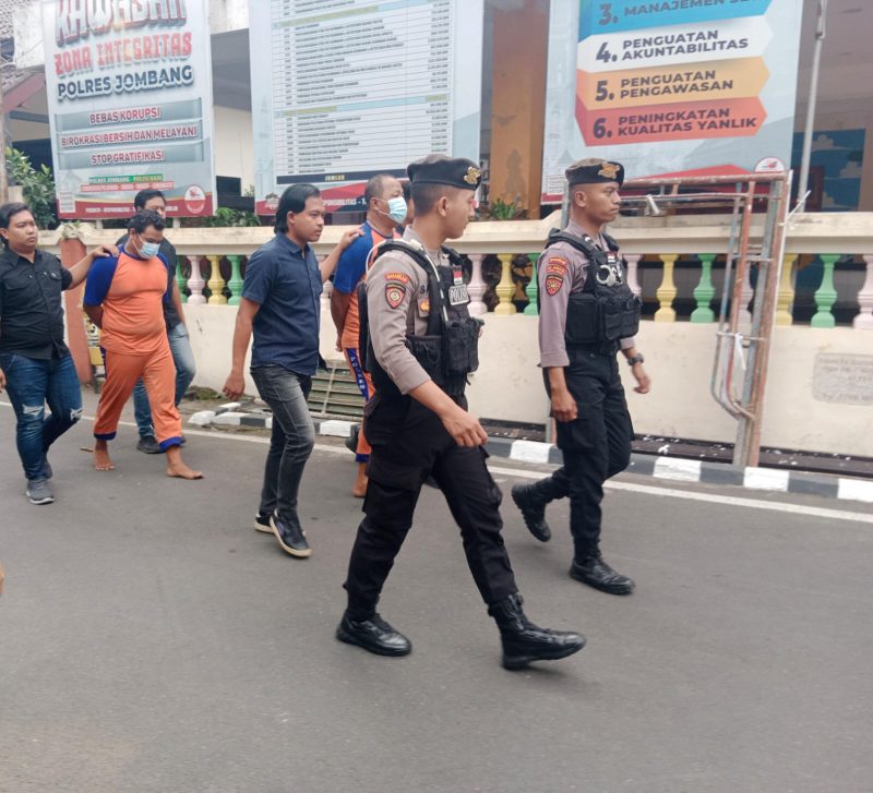 AD pelaku pencuri dompet di Mie Gacoan Malang berhasil ditangkap. (Foto: Nury)