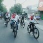 Kapolres Jombang AKBP Ardi Kurniawan dan Bupati Jombang Warsubi dalam acara Fun Bike dalam ragka Hari Bhayangkara Ke-79 di Mapolres Jombang. (Foto: dok)