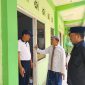 Sekda Jombang Agus Purnomo dan Asisten Pemerintahan dan Kesejahteraan Rakyat Sekda Jombang, Purwanto, saat meninjau Sekolah Rakyat di SKB Mojoagung. (Foto: dok)