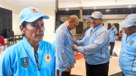 Ketua Koni Jombang Sumarsono dan Bupati Jombang Warsubi dalam acara pelepasan atlet kontingen Jombang ke ajang Porprov Jatim IX 2025 Malang. (Foto Apriani Alva)