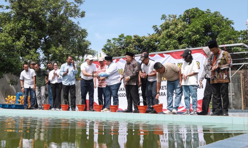 Polres Jombang dan Pemkab dukung ketahanan pangan dengan tebar 10 ribu benih. (Foto: dok)