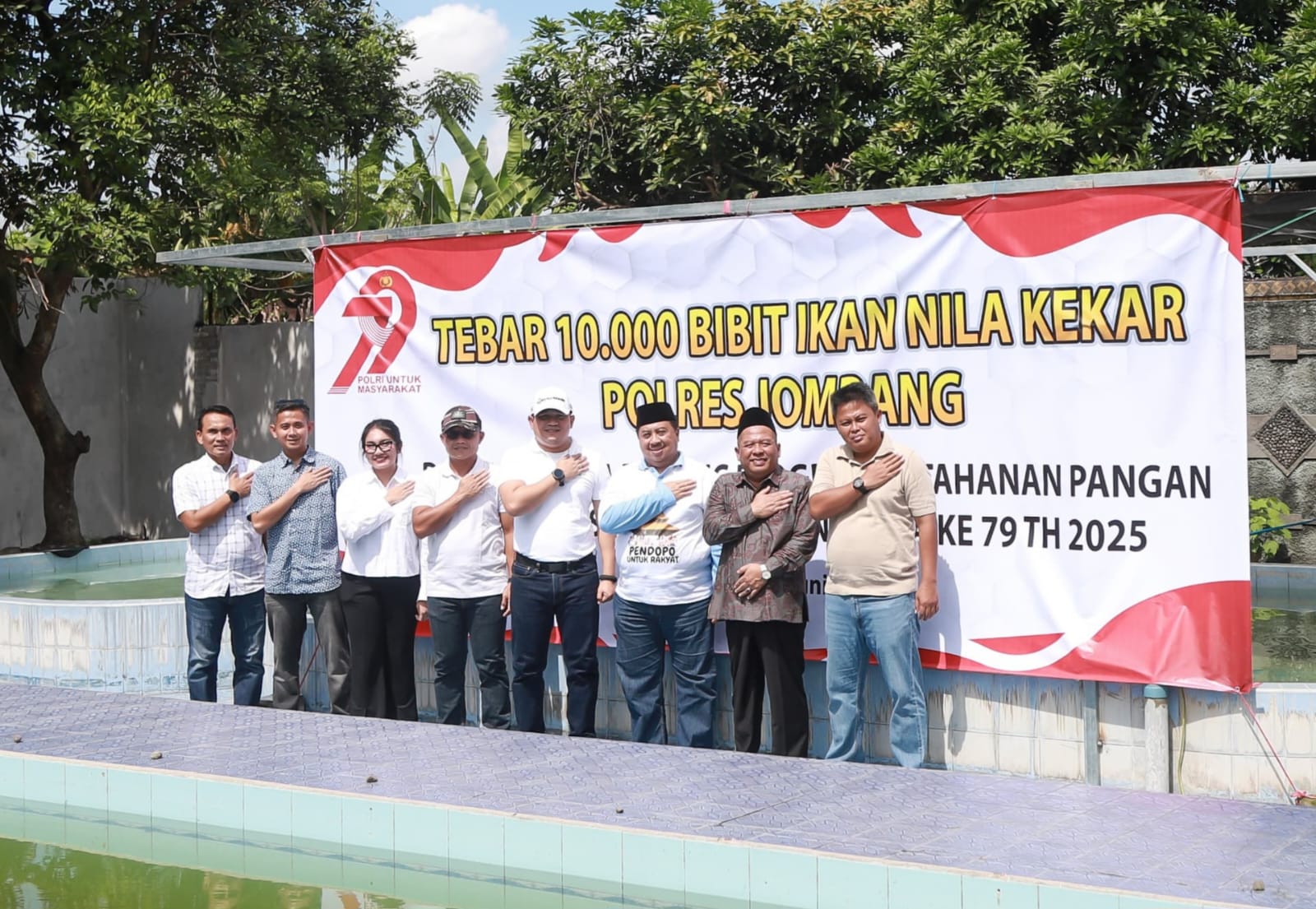 Polres Jombang Gandeng Pemkab Tebar 10 Ribu Benih Ikan Nila untuk Majukan Ketahanan Pangan 1 Polres Jombang dan Pemkab dukung ketahanan pangan dengan tebar 10 ribu benih. (Foto: dok)