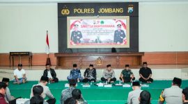 Polres Jombang menggekkar acara liwetan bersama perguruan silat peringati HUT Bhayangkara ke-79 dan 1 Muharram. (Foto dok)