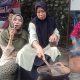 Pratiwi, Juara 1 Lomba Sangrai Kopi Manual di Wiwit Kopi 2025 Segunung Wonosalam Jombang. (Foto: Nury)