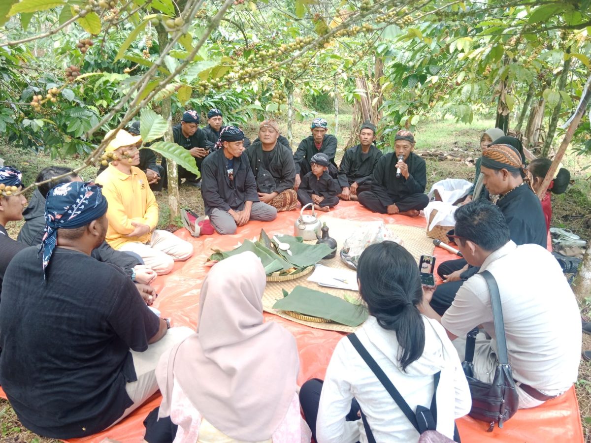 Prosesi Ritual Wiwit Kopi Kampung Adat Segunung Wonosalam. (Foto: Nury)