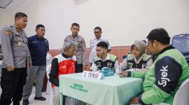 Polres Jombang gelar bakti kesehatan dan bagikan bansos sambut HUT Bhayangkara ke-79. (Foto: dok)