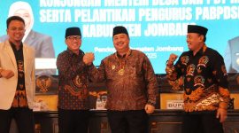Bupati Jombang dan Menteri Desa PDTT Yandri Susanto. (Foto: dok)
