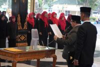 Prosei pelantikan 97 kepala sekolah di Jombang, dilaksanakan di pendopo kabupaten Jombang, Jumat (20/6/2025).
