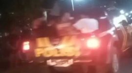 Sejunlah remaja yang hendak bentrok, diamankan menuju Polsek Diwek, Jombang. (Foto: Repro)