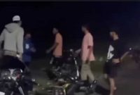 Tangkapan layar video yang beredar di Medsos terkait empat remaja diduga gengster yang diamankan Polres Jombang.