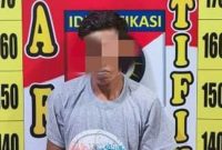 Tersangka kasus pencurian gabah diamankan di Polsek Grujugan, Bondowoso.