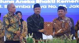 Bupati Jombang Warsubi bersama Menteri Sosial RI Saifullah Yusuf usai penandatanganan MoU Sekolah Rakyat. (Foto: dok)