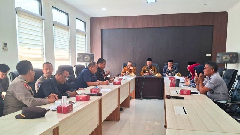 Rapat koordinasi Pemkab Jombang membahas mengenai aturan sound horeg. (Foto: dok) 