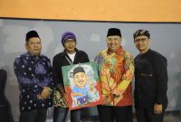 Bupati Jombang Warsubi kunjungi pameran lukisan Ijo-Abang Ke-10.