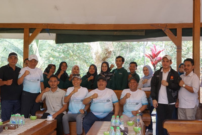 Bupati Jombang Warsubi bersama kader Gerindra.