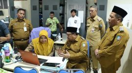 Bupati Jombang Warsubi didampingi Wakil Bupati Salman dan Kepala Dinas Perkim Jombang Agung Hariadi.