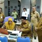 Bupati Jombang Warsubi didampingi Wakil Bupati Salman dan Kepala Dinas Perkim Jombang Agung Hariadi.