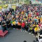 Bupati Jombang Warsubi membuka acara jalan sehat memperingati Hari Koperasi Nasional (Harkopnas) Ke-78. (Foto dok)