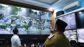 Bupati Jombang Warsubi saat sidak di Dishub Jombang.