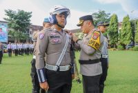 Kapolres Jombang AKBP Ardi Kurniawan pimpin apel Operasi Patuh Semeru 2025 di Mapolres Jombang. (Foto: dok)
