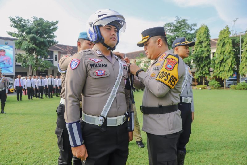 Kapolres Jombang AKBP Ardi Kurniawan pimpin apel Operasi Patuh Semeru 2025 di Mapolres Jombang. (Foto: dok)
