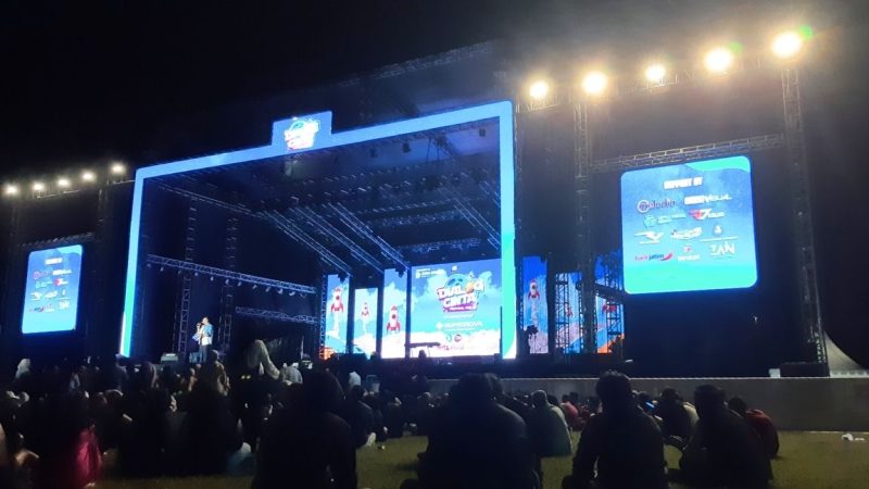 Kemeriahan Day 1 Konser Dialog Cinta Volume 3 di Stadion Merdeka Jombang. (Foto: Apriani Alva)