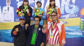 Dua atlet renang Jombang, Bilqish Wijiningtyas Nurma (15) dan adik kandungnya Baiq Aisyah Hernawangwulan Ningtyas (12) pecahkan rekor di PORPROV Jatim IX 2025 Malang. (Foto: dok)