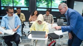 Pembelajaran di Kampus Deakin-Lancaster Indonesia.