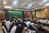 Pemkab Jombang melaksanakan Rapat koordinasi persiapan Sekolah Rakyat bersama Asisten Pemerintahan dan Kesejahteraan Rakyat (Kesra) Setdakab Jombang, Purwanto, dan Kepala Dinas Sosial (Dinsos) Jombang Hari Purnomo. (Foto: dok)
