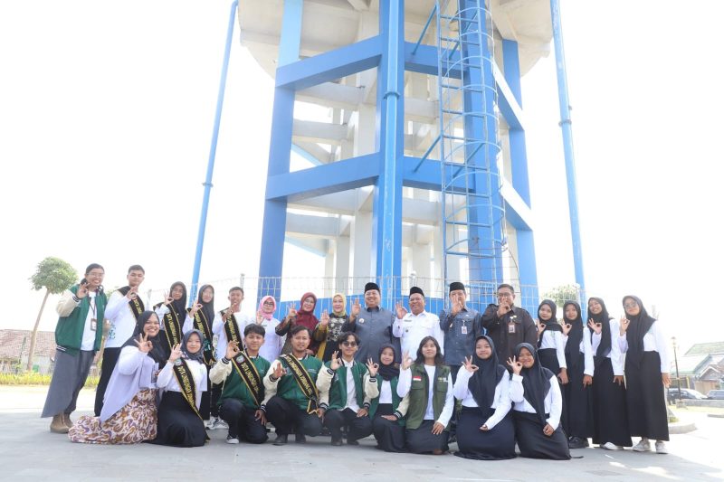 Dokumentasi saat Bupati Jombang Warsubi menandatangani MoU SPAM antara Pemerintah Desa Jombang dan Perumdam Tirta Kencana Kabupaten Jombang. (Foto: dok)