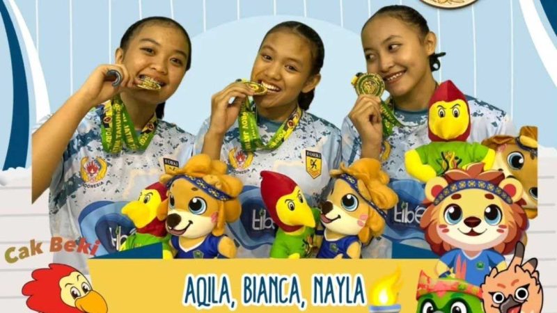 Aqila Aurelia Ramadhani Arifin, Agatha Bianca Annabel dan Naila Amalia Fauzi berhasil mendapatkan medali emas dalam ajang PORPROV Jatim IX 2025 dari cabor Karate dengan nomor beregu putri. (Foto dok KONI Jombang)